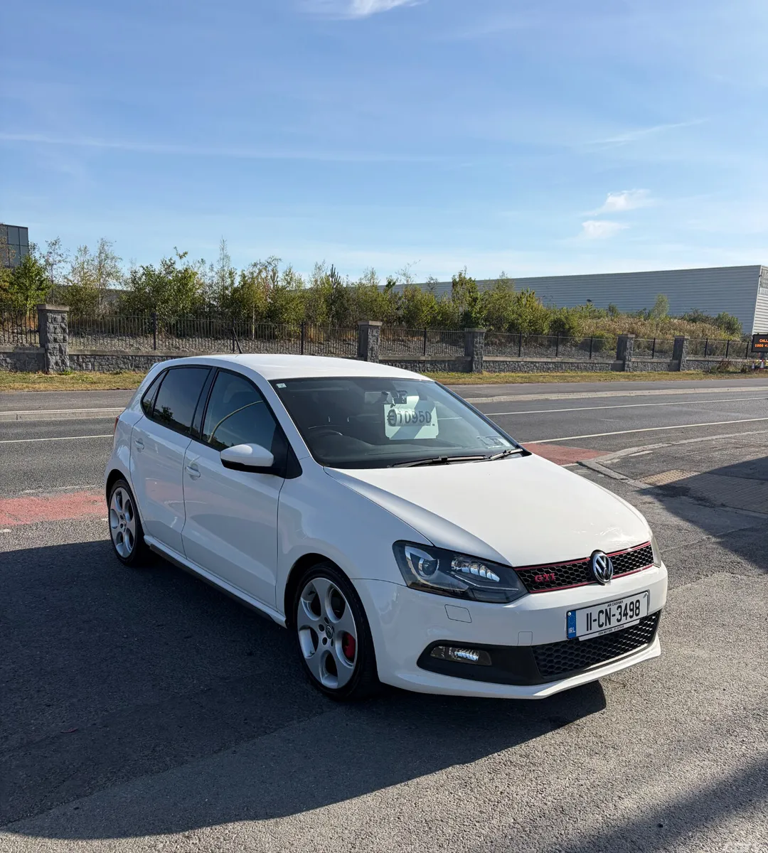 Volkswagen Polo Hatchback, Petrol, 2011, White
