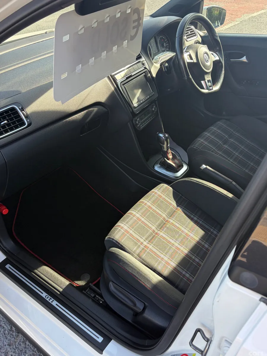 Volkswagen Polo Hatchback, Petrol, 2011, White