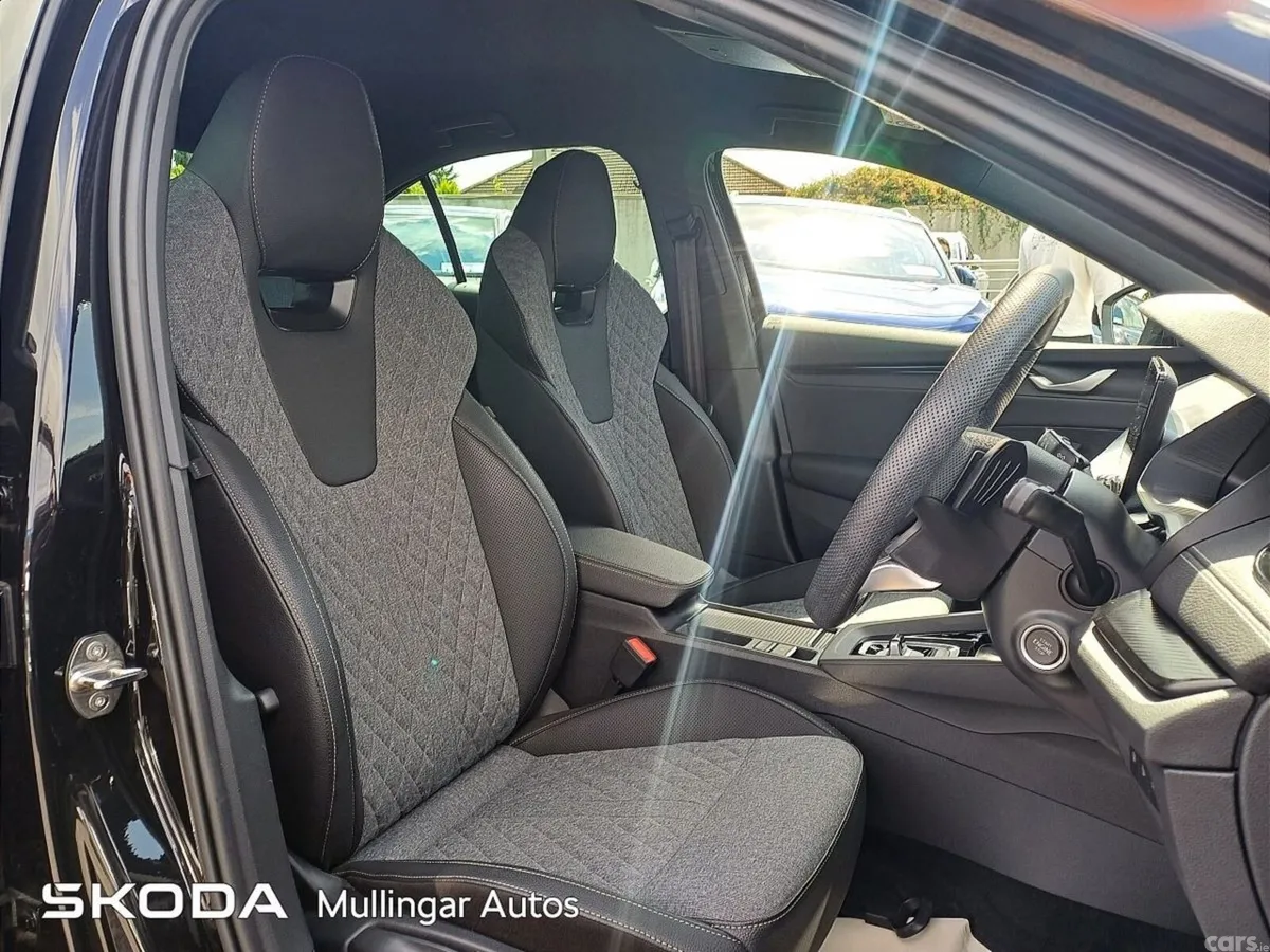 Skoda Octavia Saloon, Diesel, 2026, Black