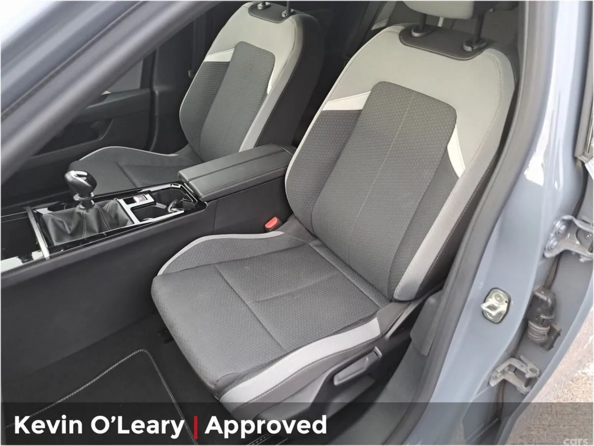 Opel Astra Hatchback, Petrol, 2025, Grey