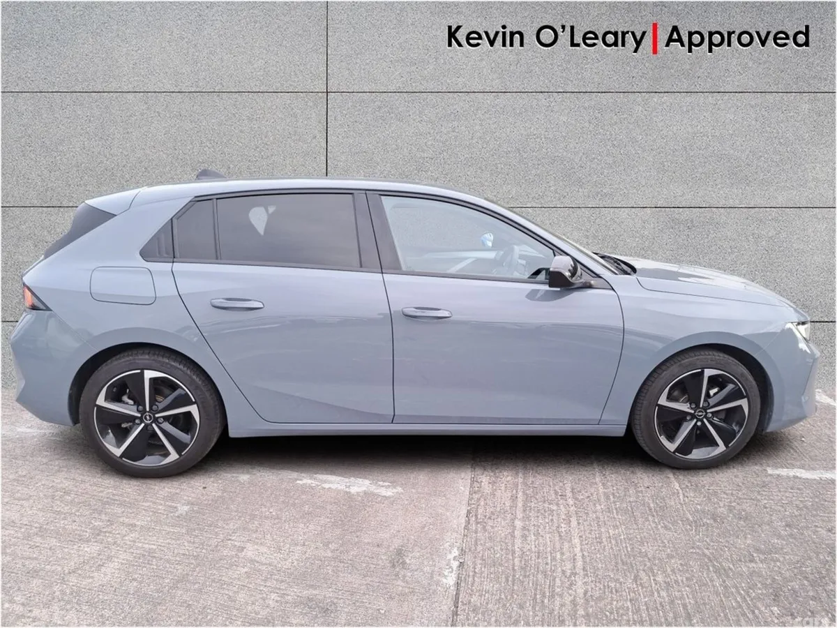 Opel Astra Hatchback, Petrol, 2025, Grey