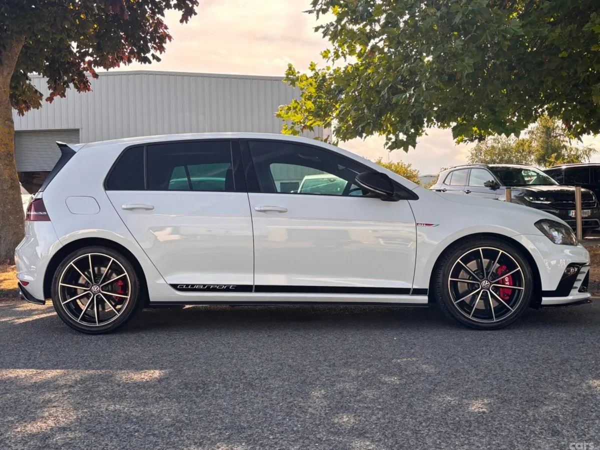 Volkswagen Golf Hatchback, Petrol, 2016, White
