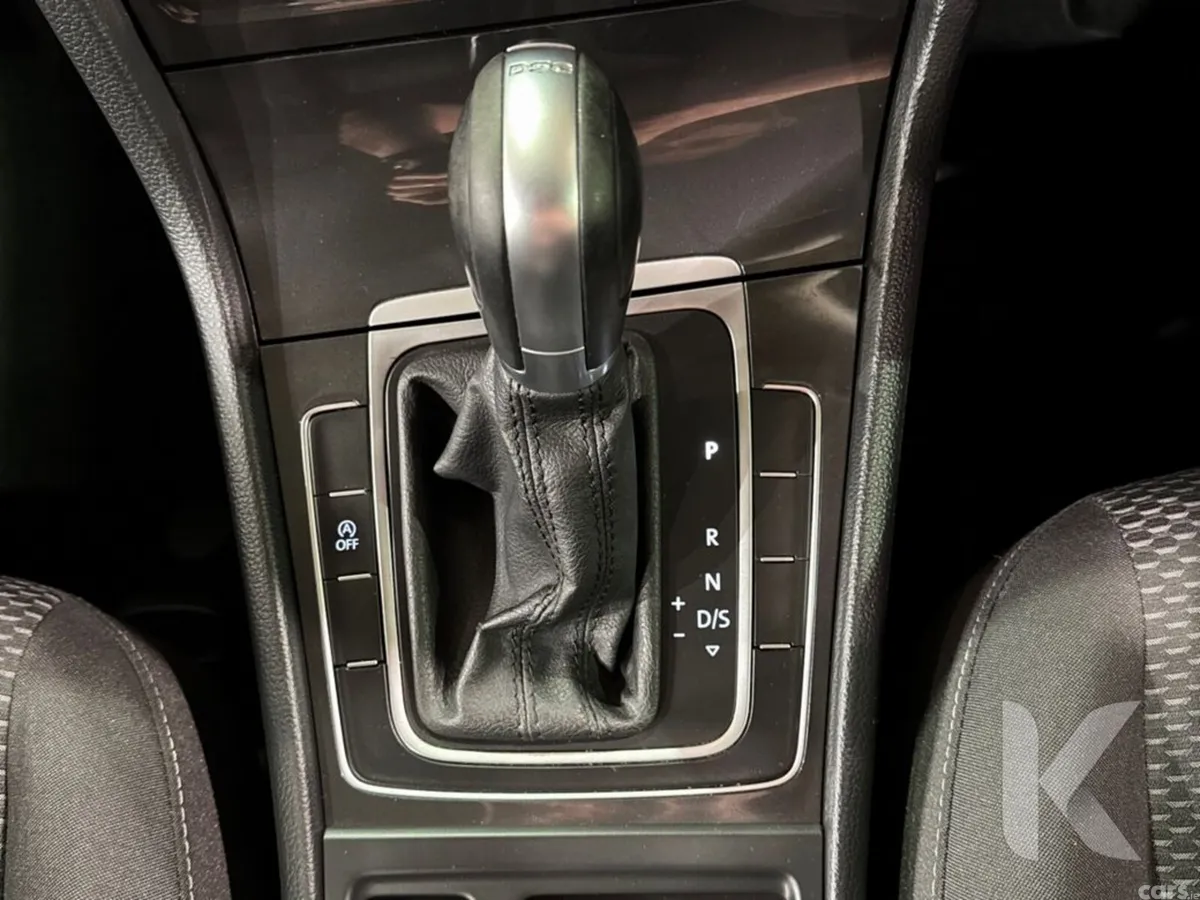 Volkswagen Golf Hatchback, Petrol, 2019, Red
