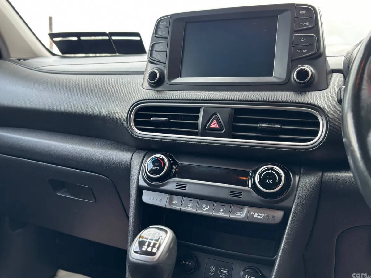 Hyundai KONA MPV, Petrol, 2018, Green