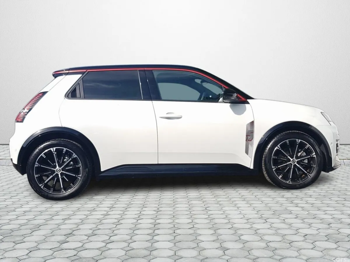 Renault 5 Hatchback, Electric, 2025, White