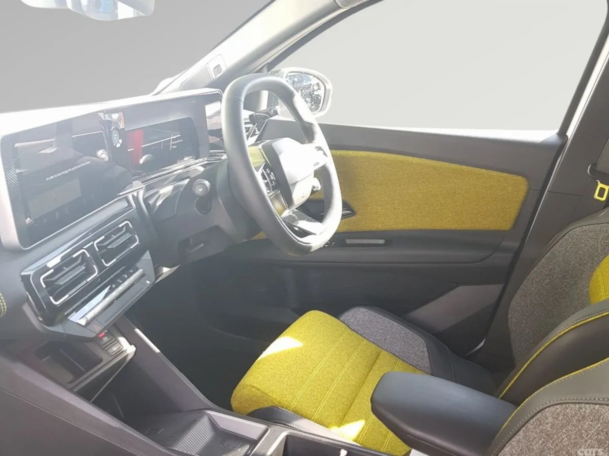 Renault 5 Hatchback, Electric, 2025, White