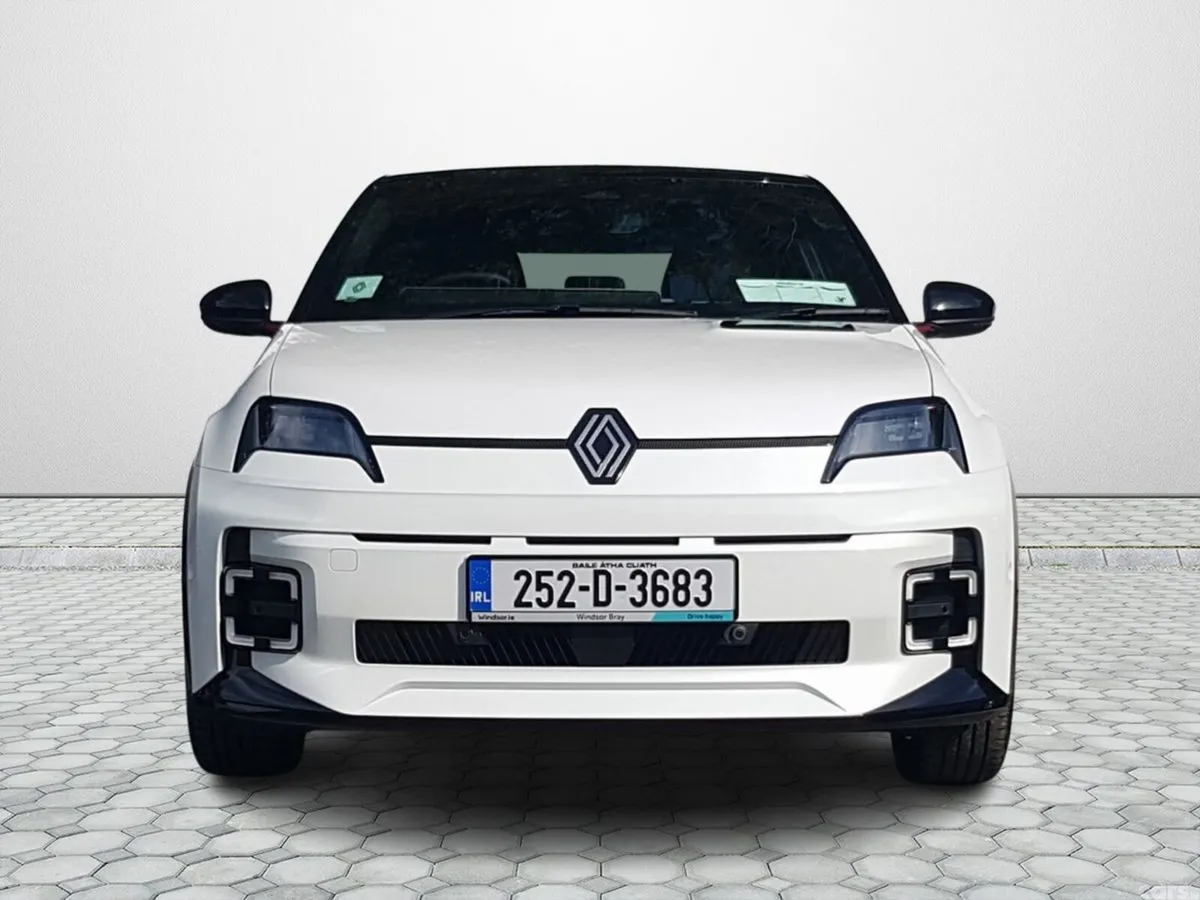 Renault 5 Hatchback, Electric, 2025, White