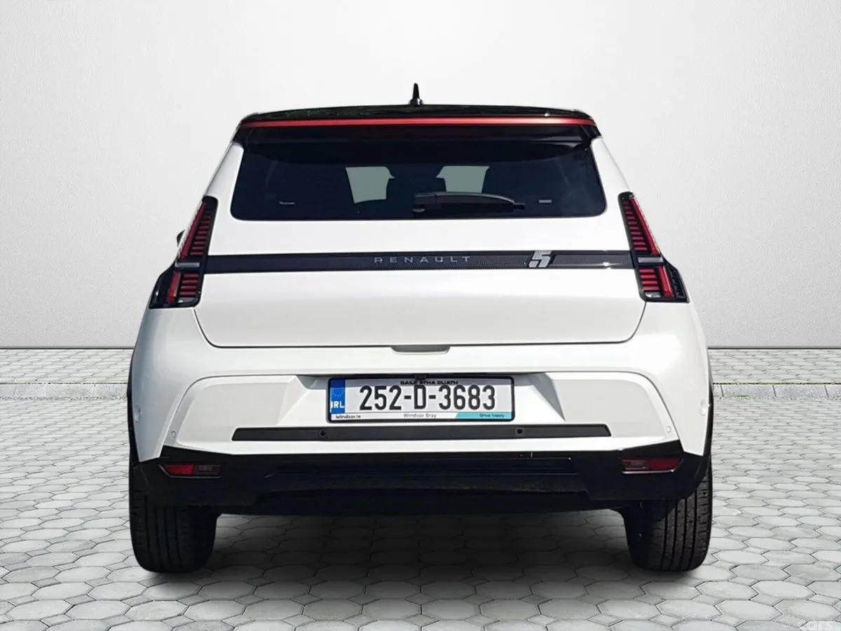 Renault 5 Hatchback, Electric, 2025, White
