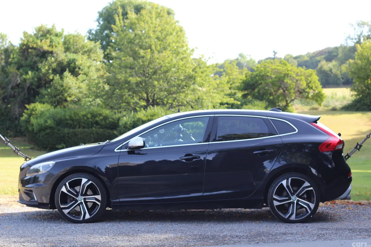 Volvo V40 Hatchback, Diesel, 2015, Black