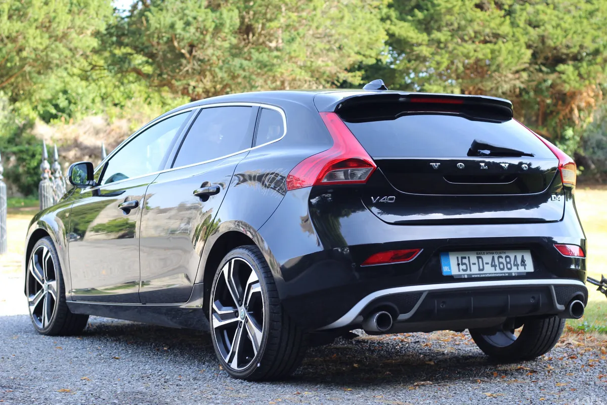 Volvo V40 Hatchback, Diesel, 2015, Black