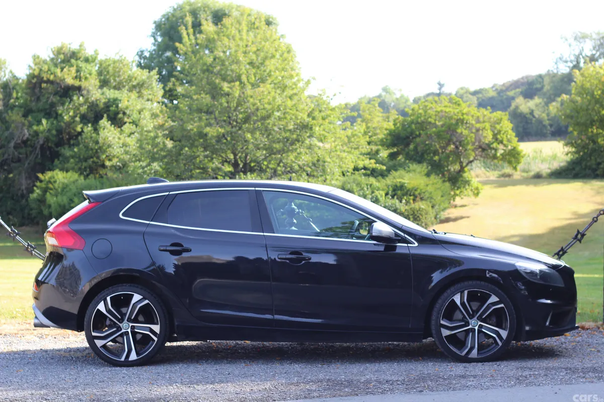 Volvo V40 Hatchback, Diesel, 2015, Black