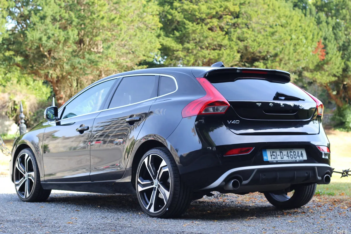 Volvo V40 Hatchback, Diesel, 2015, Black