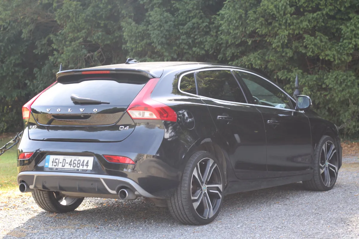 Volvo V40 Hatchback, Diesel, 2015, Black