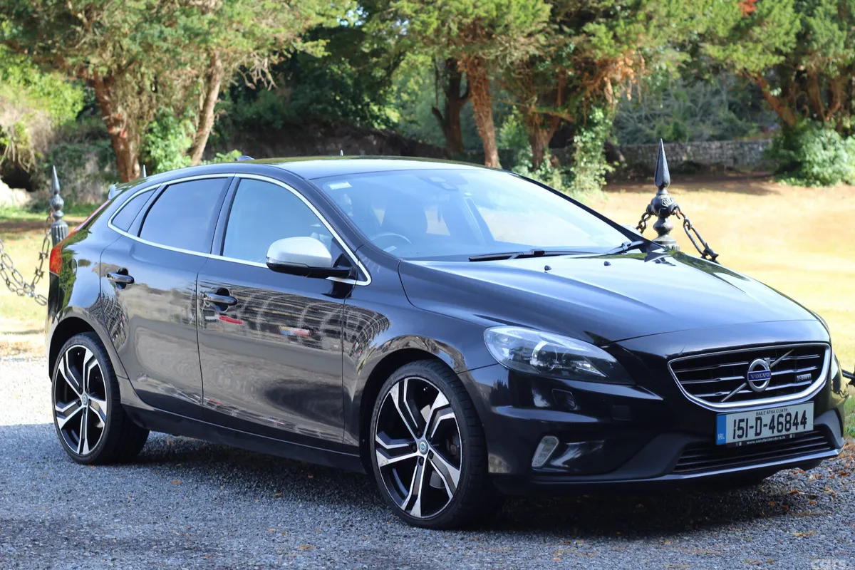 Volvo V40 Hatchback, Diesel, 2015, Black