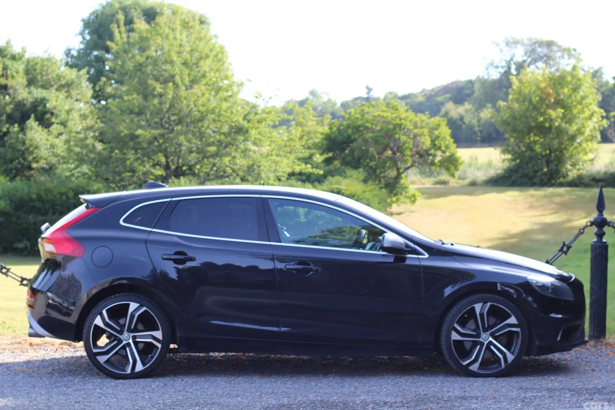 Volvo V40 Hatchback, Diesel, 2015, Black