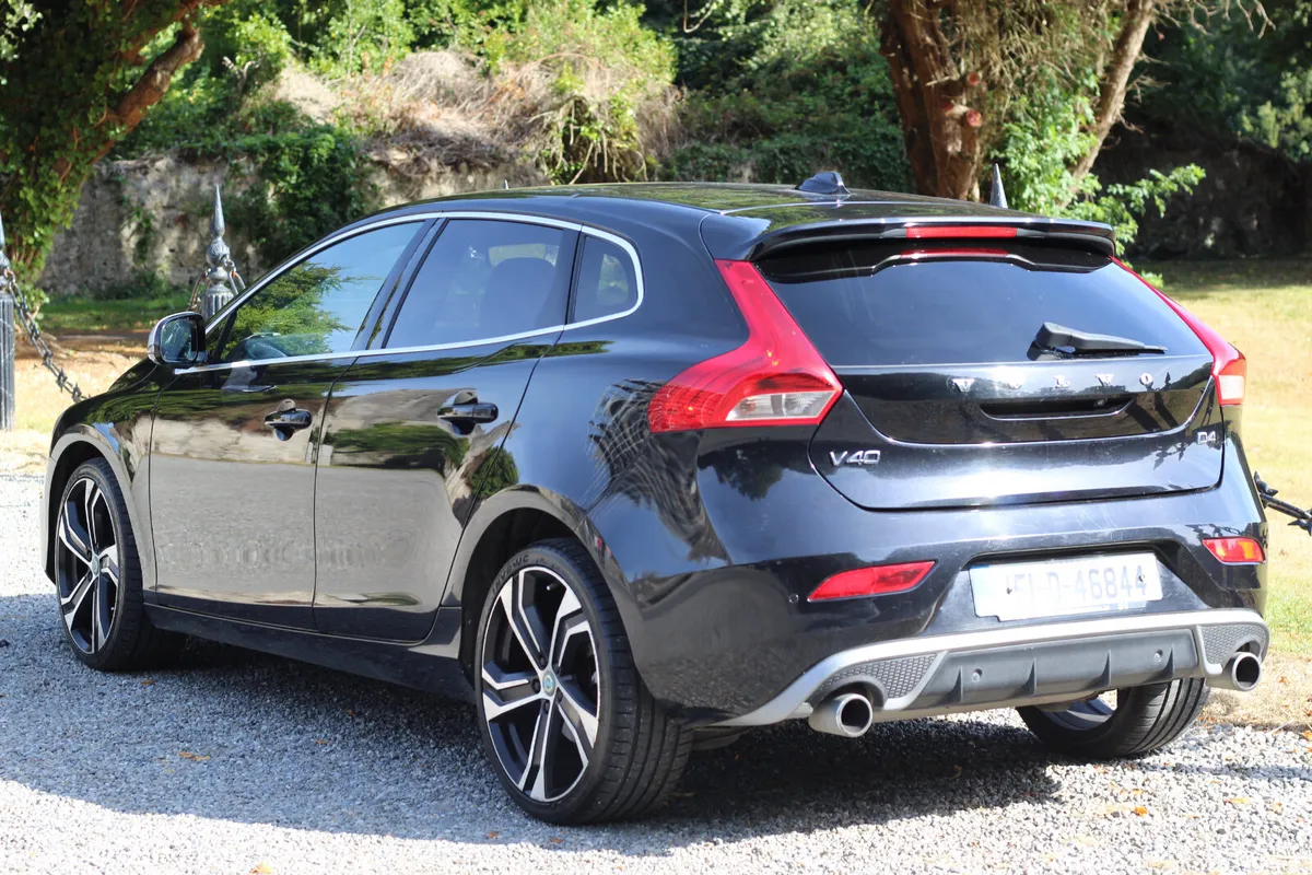 Volvo V40 Hatchback, Diesel, 2015, Black