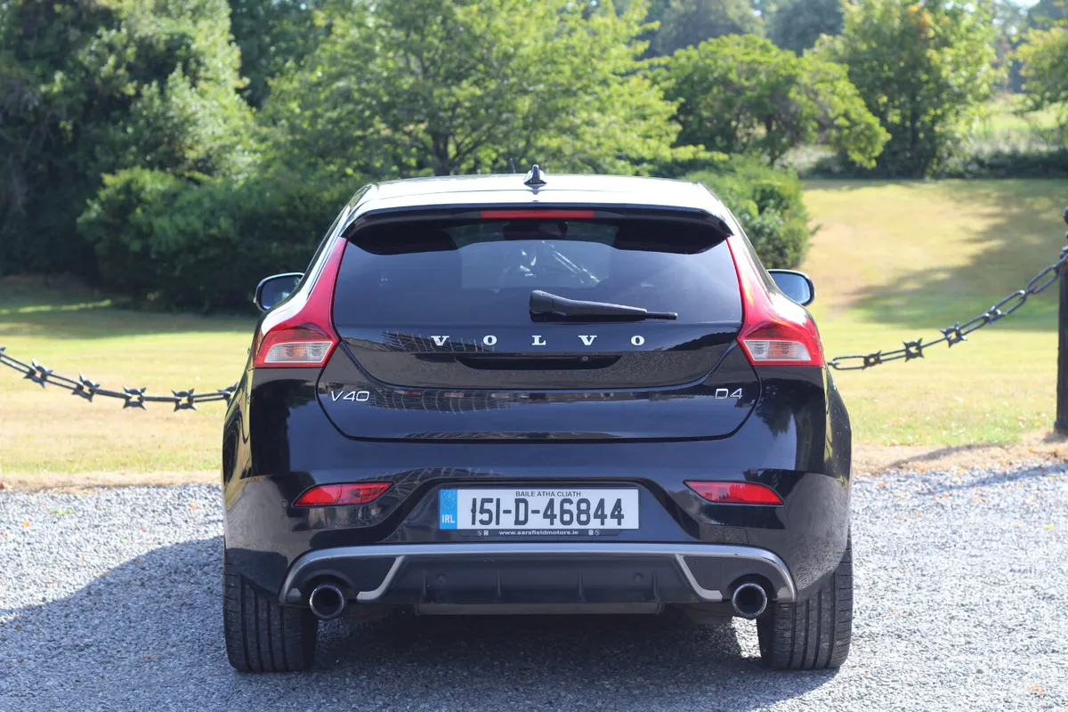 Volvo V40 Hatchback, Diesel, 2015, Black