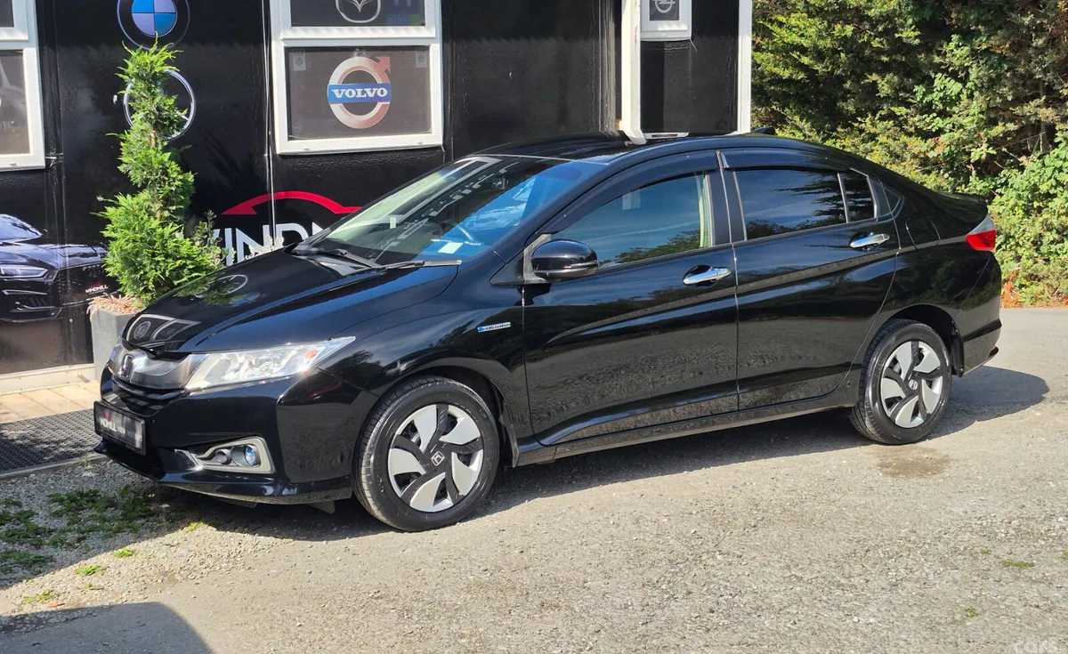 Honda Grace Saloon, Petrol Hybrid, 2015, Black