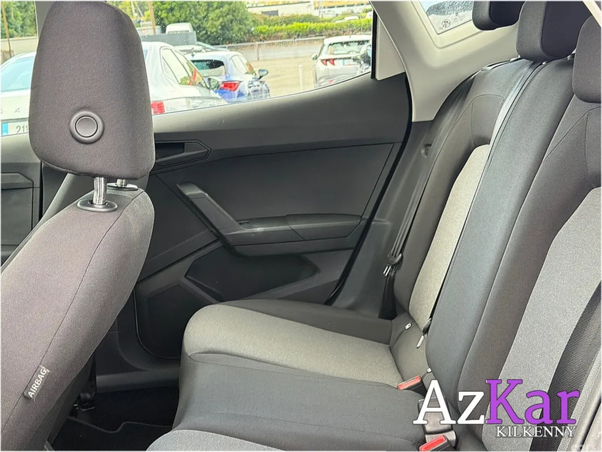 SEAT Arona Hatchback, Petrol, 2019, White