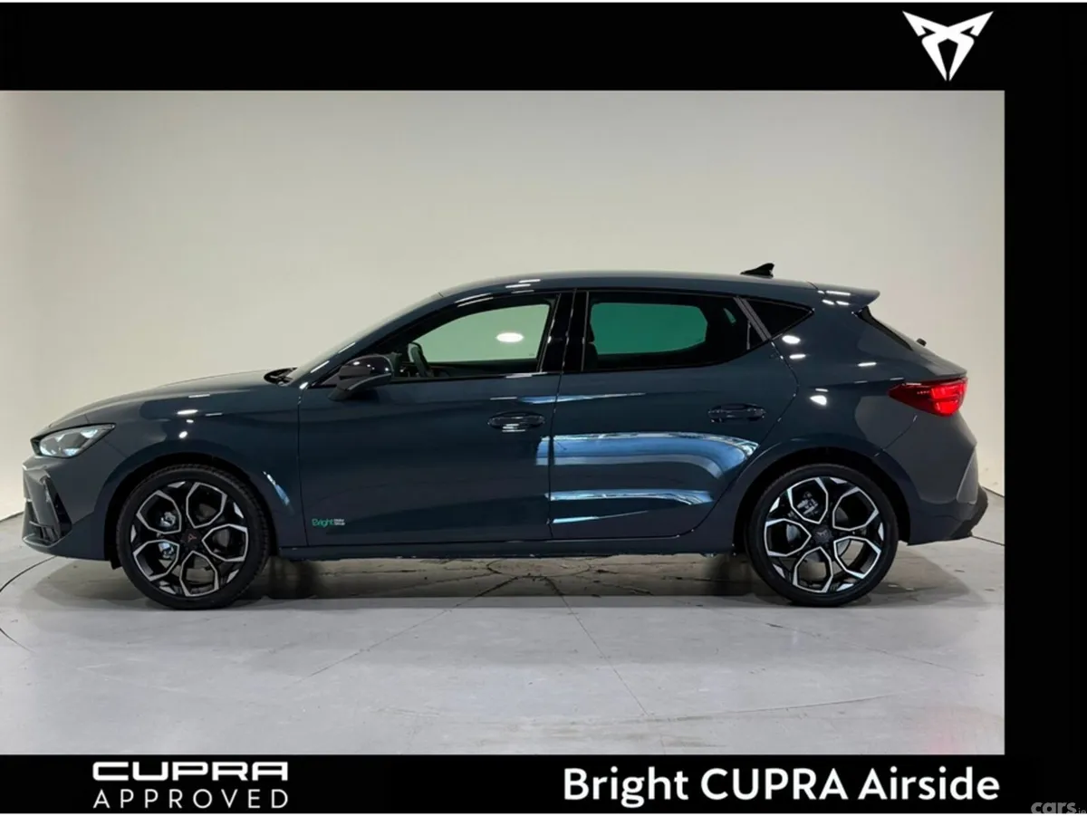 Cupra Leon Estate, Petrol, 2026, Blue