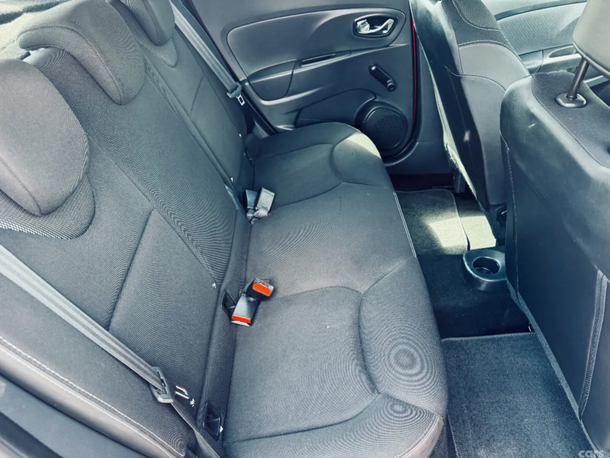 Renault Clio Hatchback, Petrol, 2015, Red