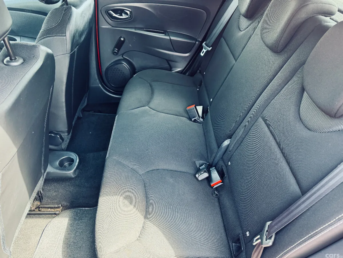 Renault Clio Hatchback, Petrol, 2015, Red