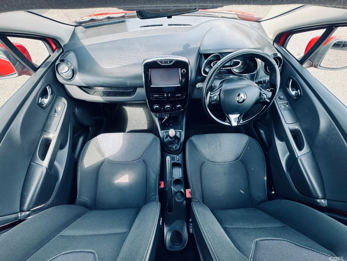 Renault Clio Hatchback, Petrol, 2015, Red