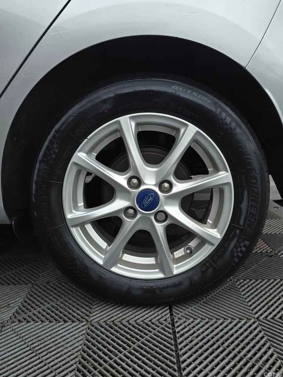 Ford Fiesta Hatchback, Petrol, 2018, Silver
