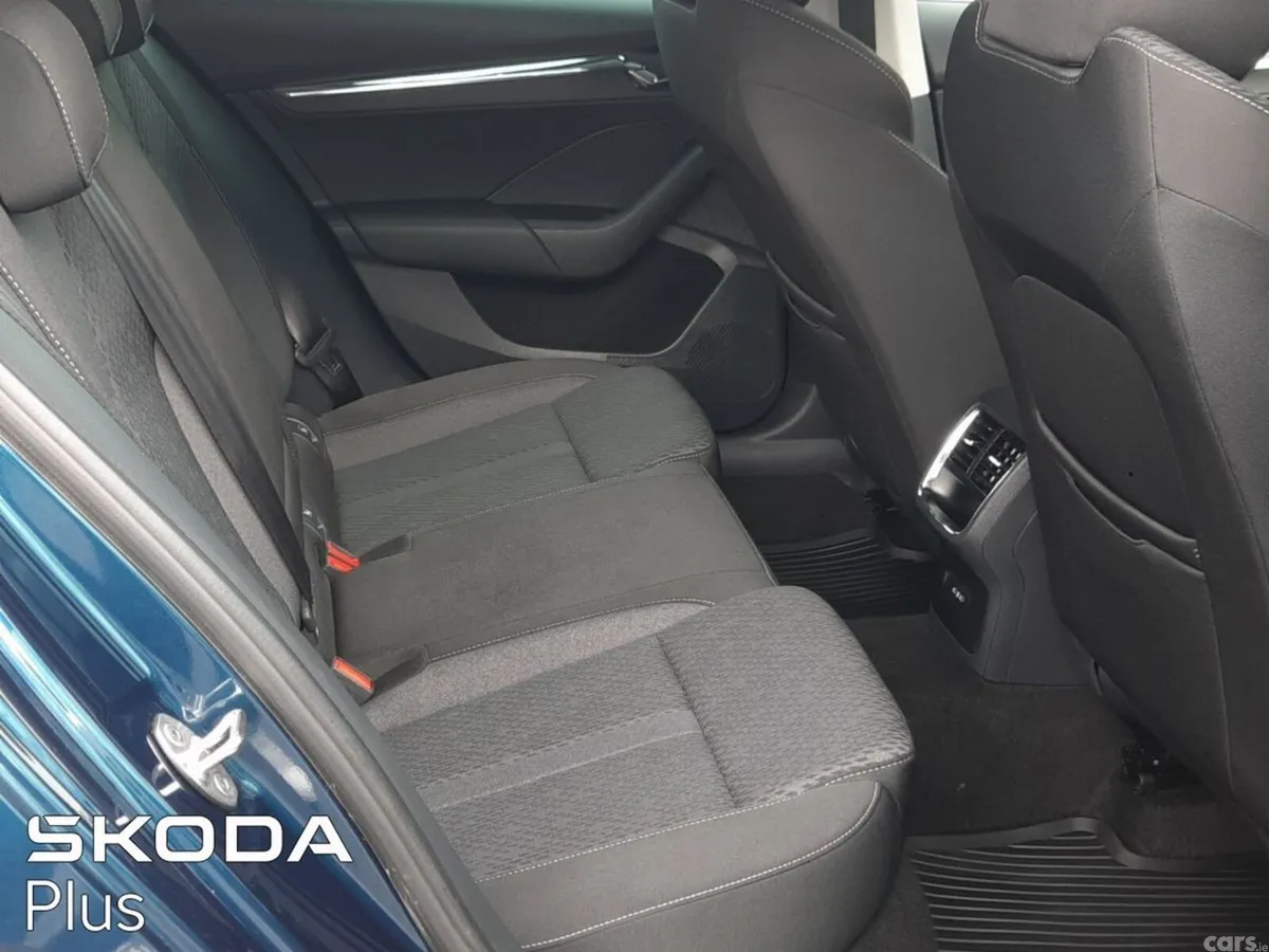 Skoda Octavia Estate, Diesel, 2023, Blue