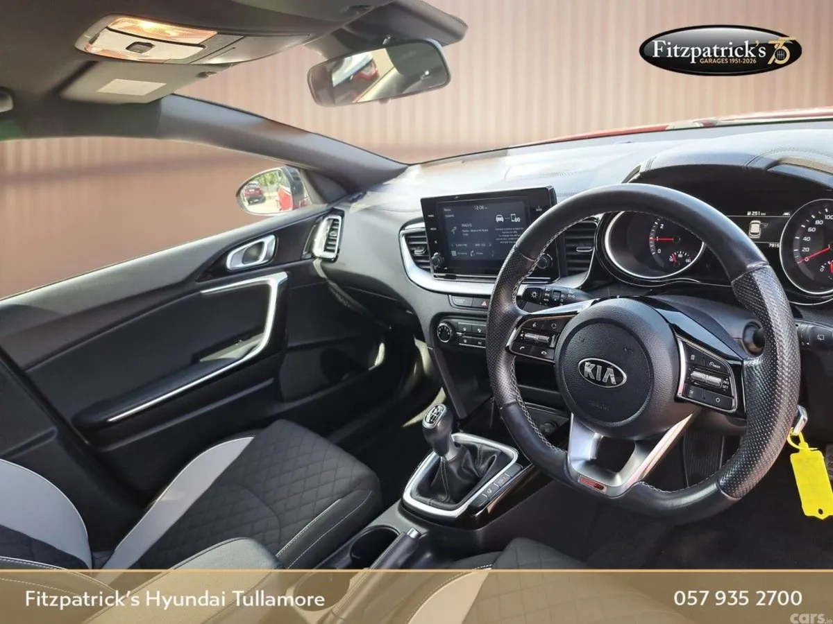 Kia Ceed Hatchback, Petrol, 2021, Red