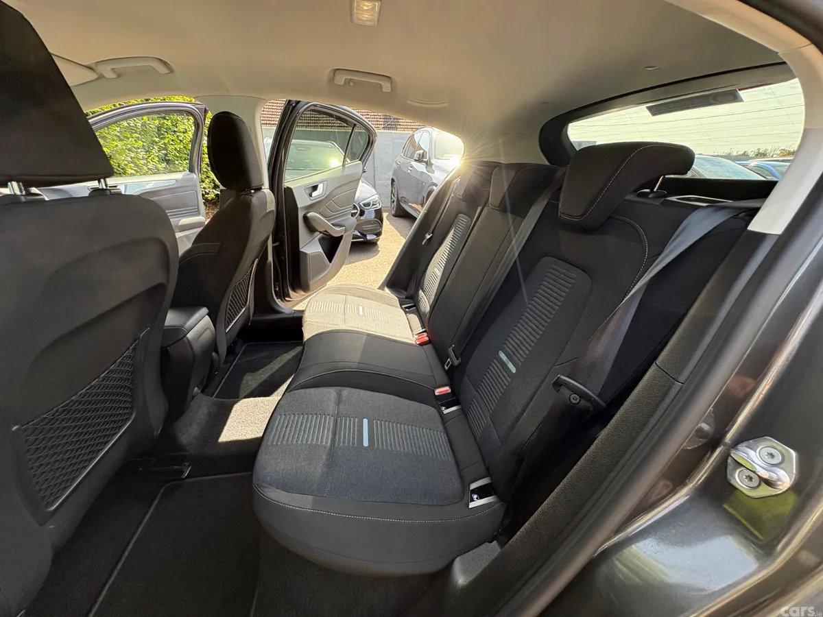 Ford Focus Hatchback, Diesel, 2024, Grey