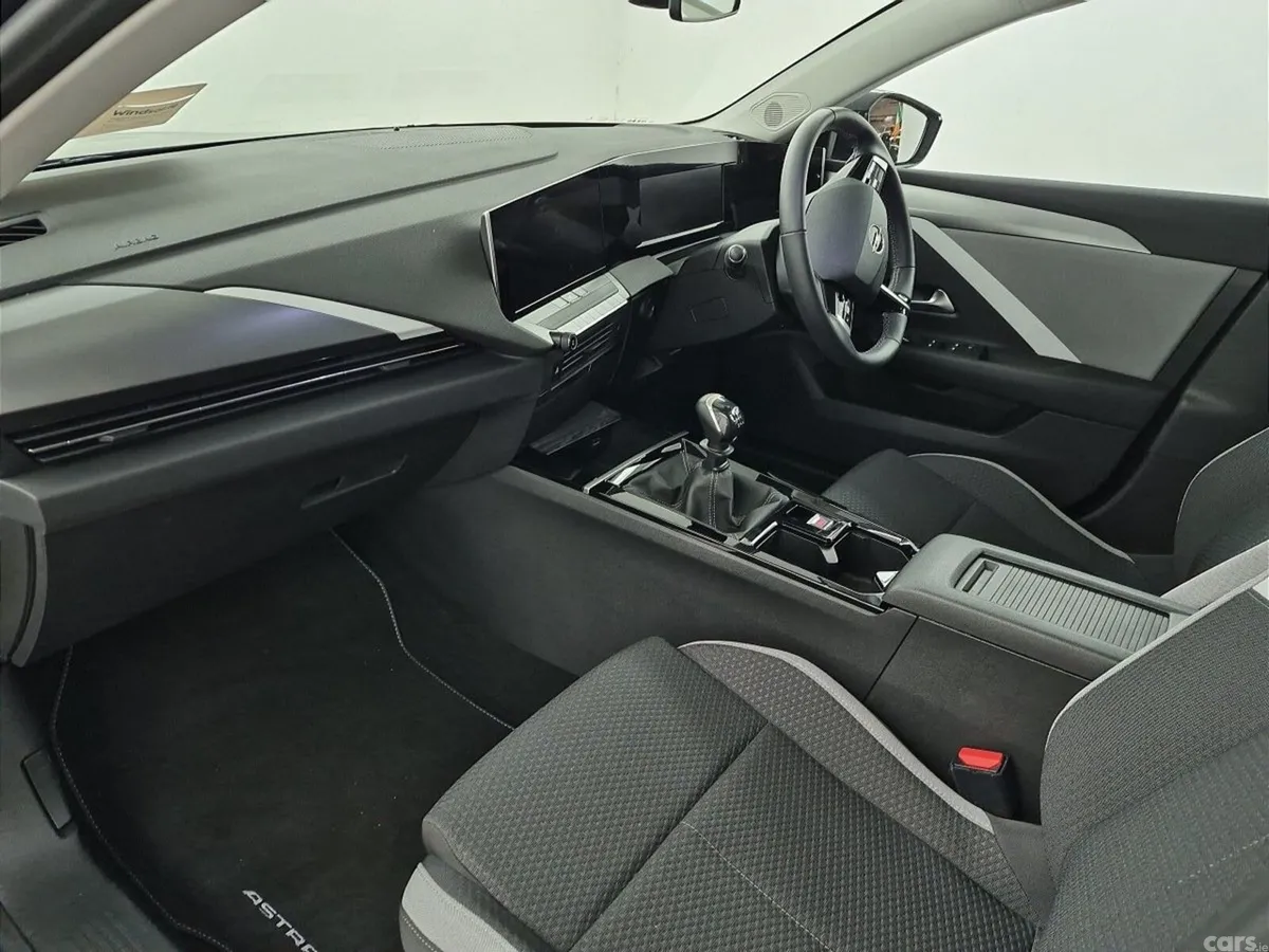 Opel Astra Hatchback, Petrol, 2023, Grey
