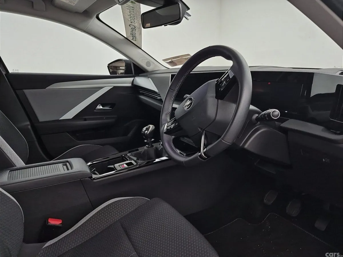 Opel Astra Hatchback, Petrol, 2023, Grey
