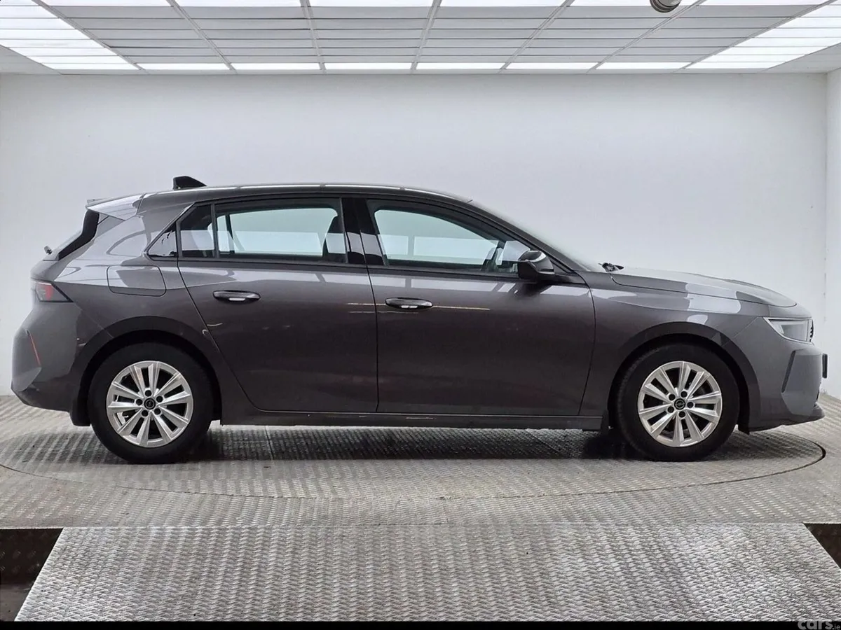 Opel Astra Hatchback, Petrol, 2023, Grey
