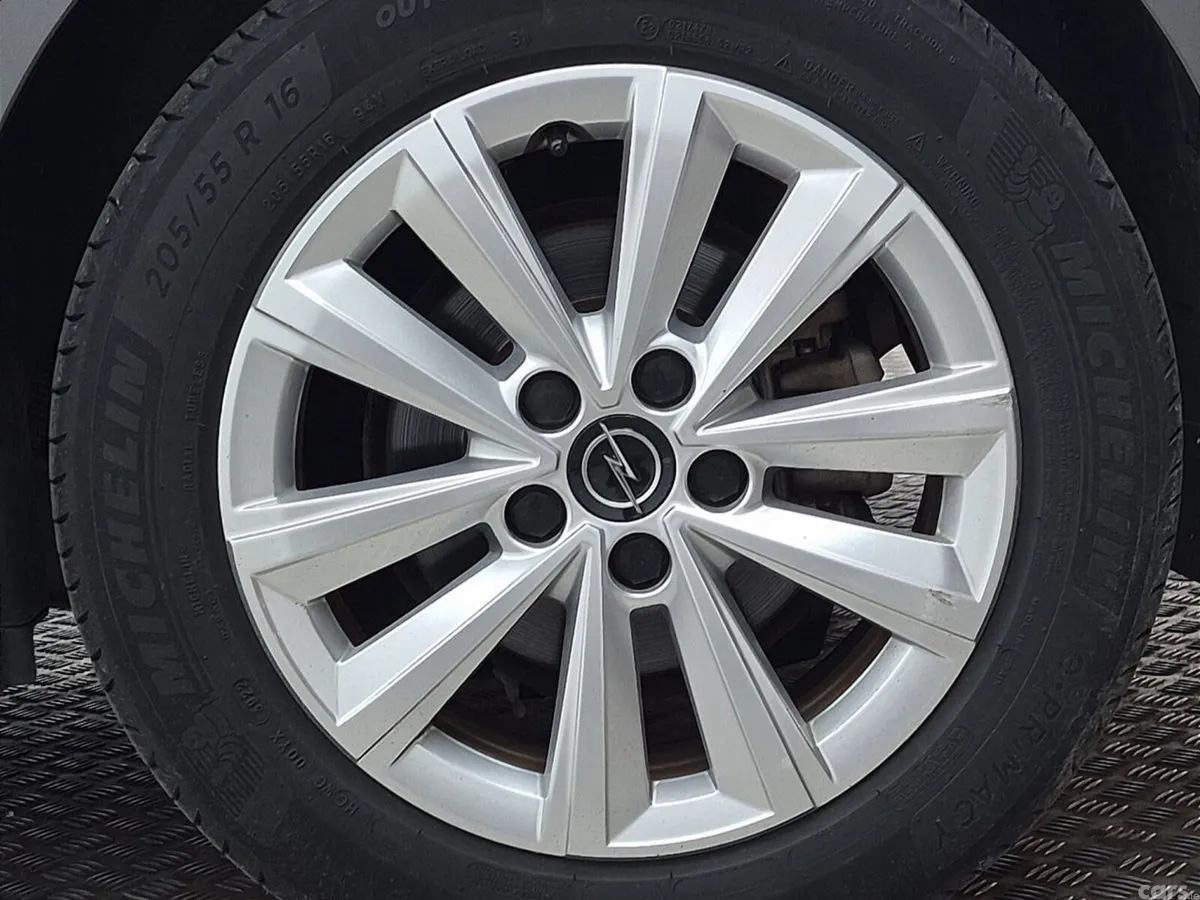 Opel Astra Hatchback, Petrol, 2023, Grey