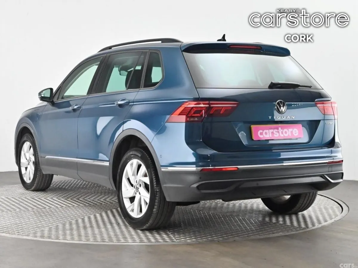 Volkswagen Tiguan SUV, Petrol Hybrid, 2023, Blue