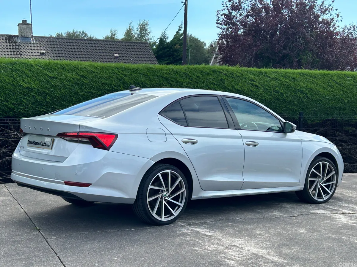 Skoda Octavia Hatchback, Diesel, 2022, Silver