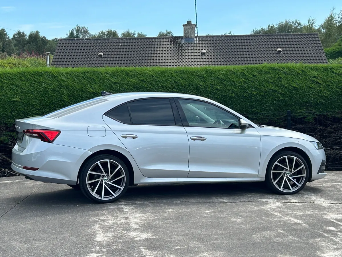 Skoda Octavia Hatchback, Diesel, 2022, Silver