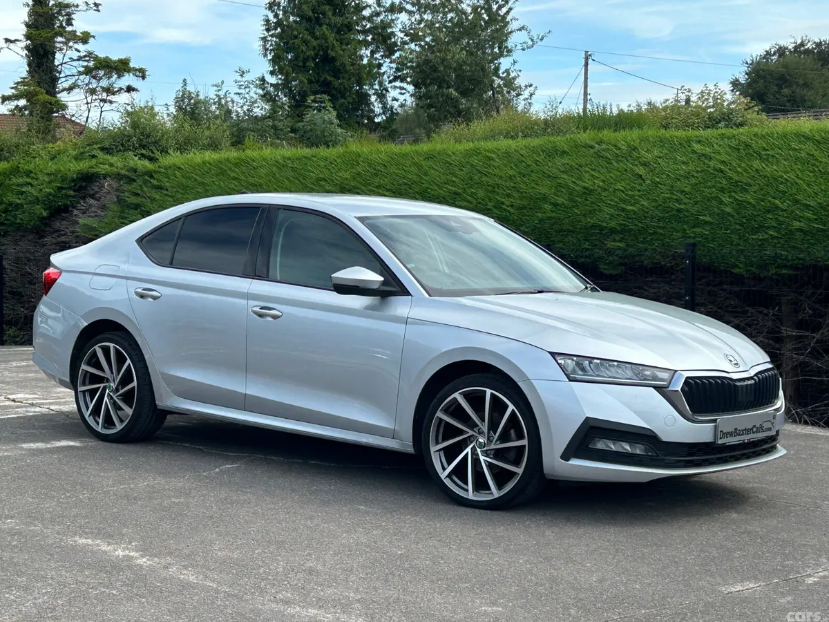 Skoda Octavia Hatchback, Diesel, 2022, Silver