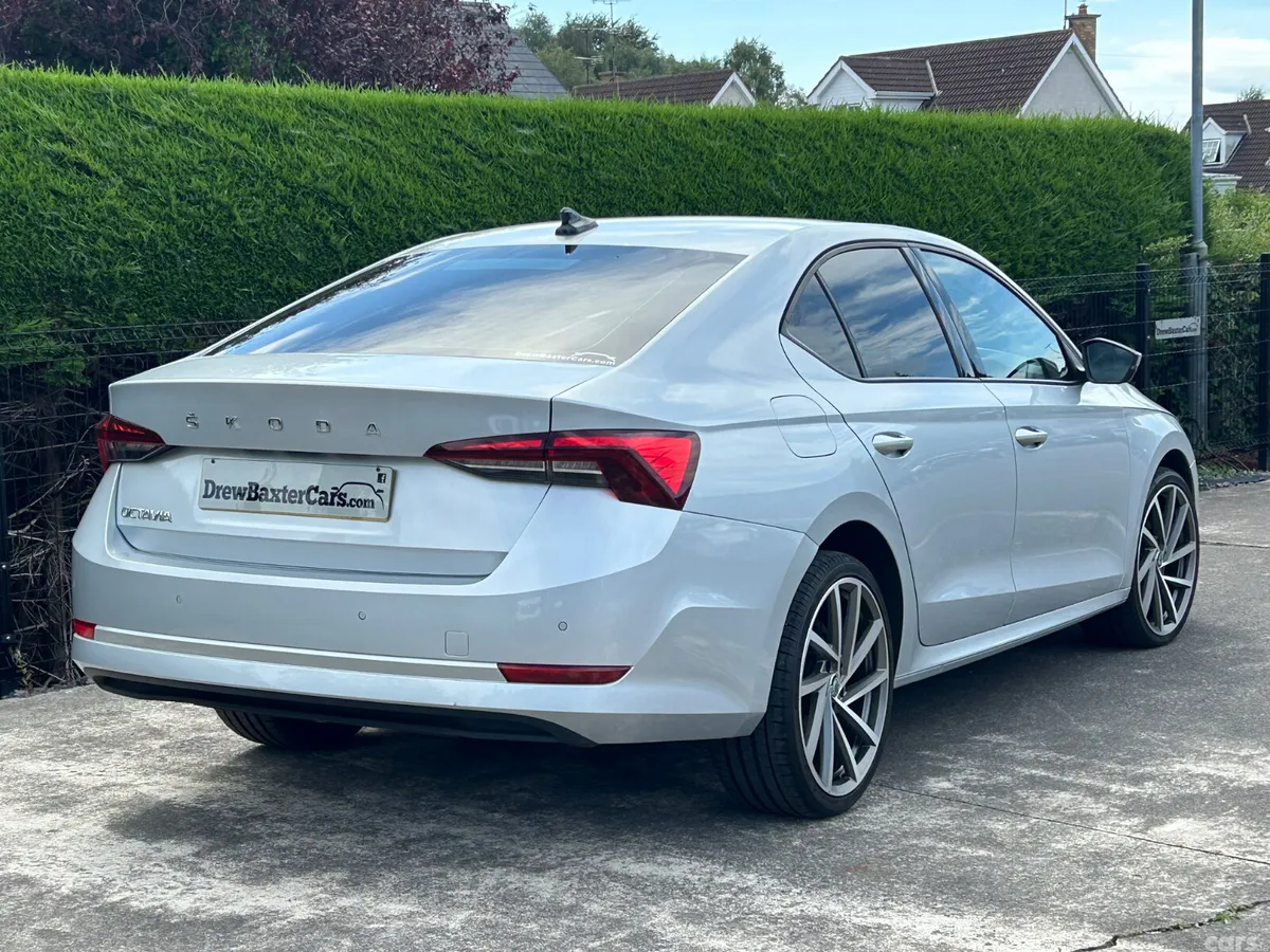 Skoda Octavia Hatchback, Diesel, 2022, Silver