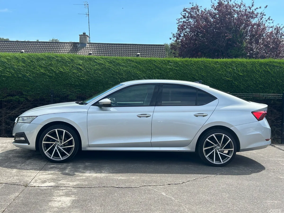 Skoda Octavia Hatchback, Diesel, 2022, Silver