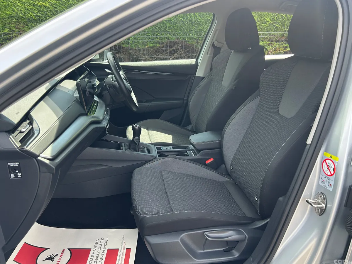 Skoda Octavia Hatchback, Diesel, 2022, Silver
