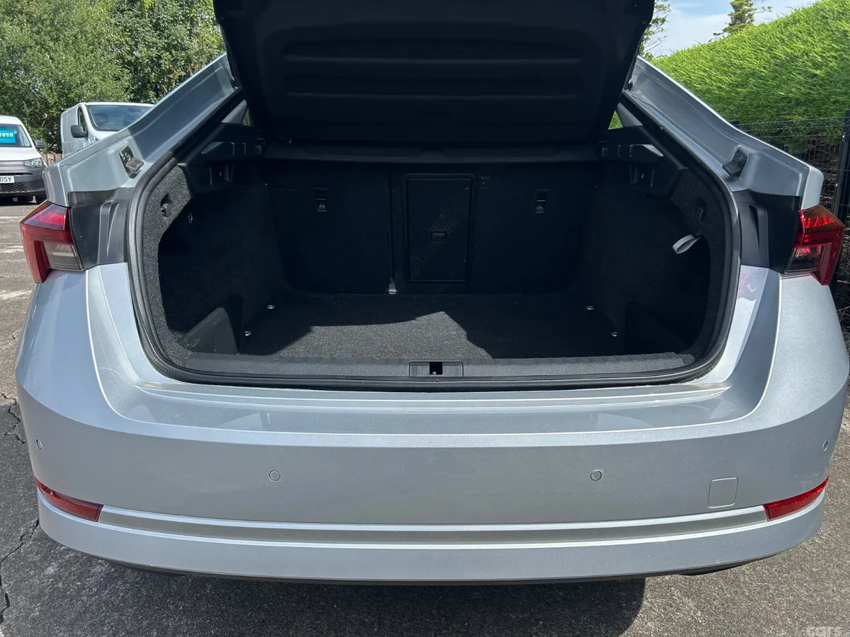 Skoda Octavia Hatchback, Diesel, 2022, Silver