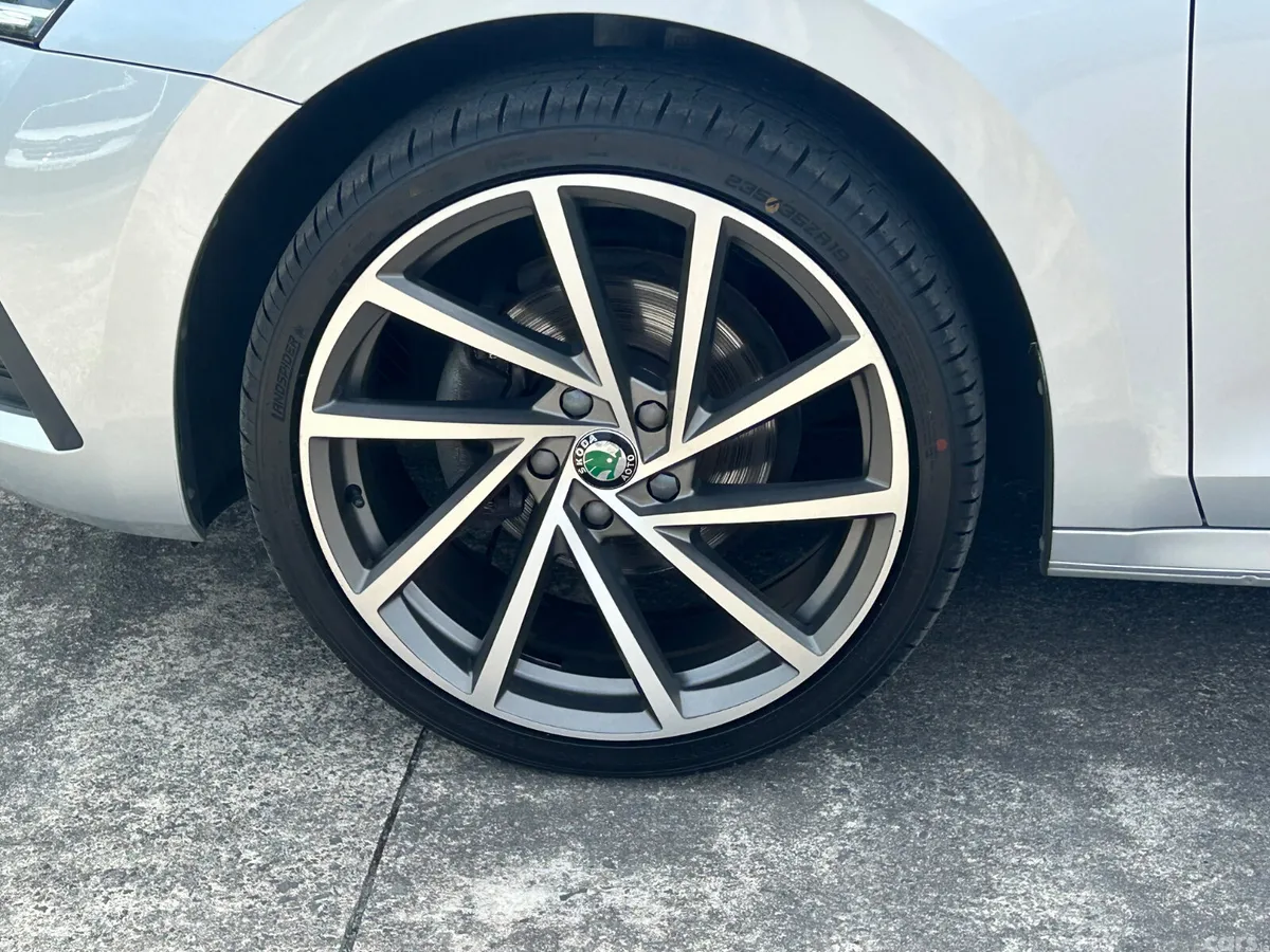 Skoda Octavia Hatchback, Diesel, 2022, Silver