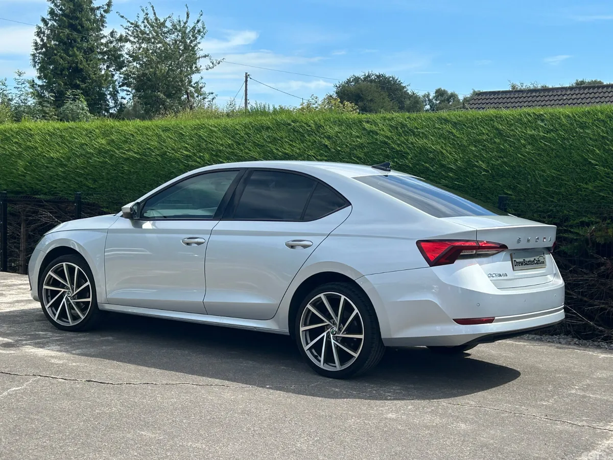 Skoda Octavia Hatchback, Diesel, 2022, Silver
