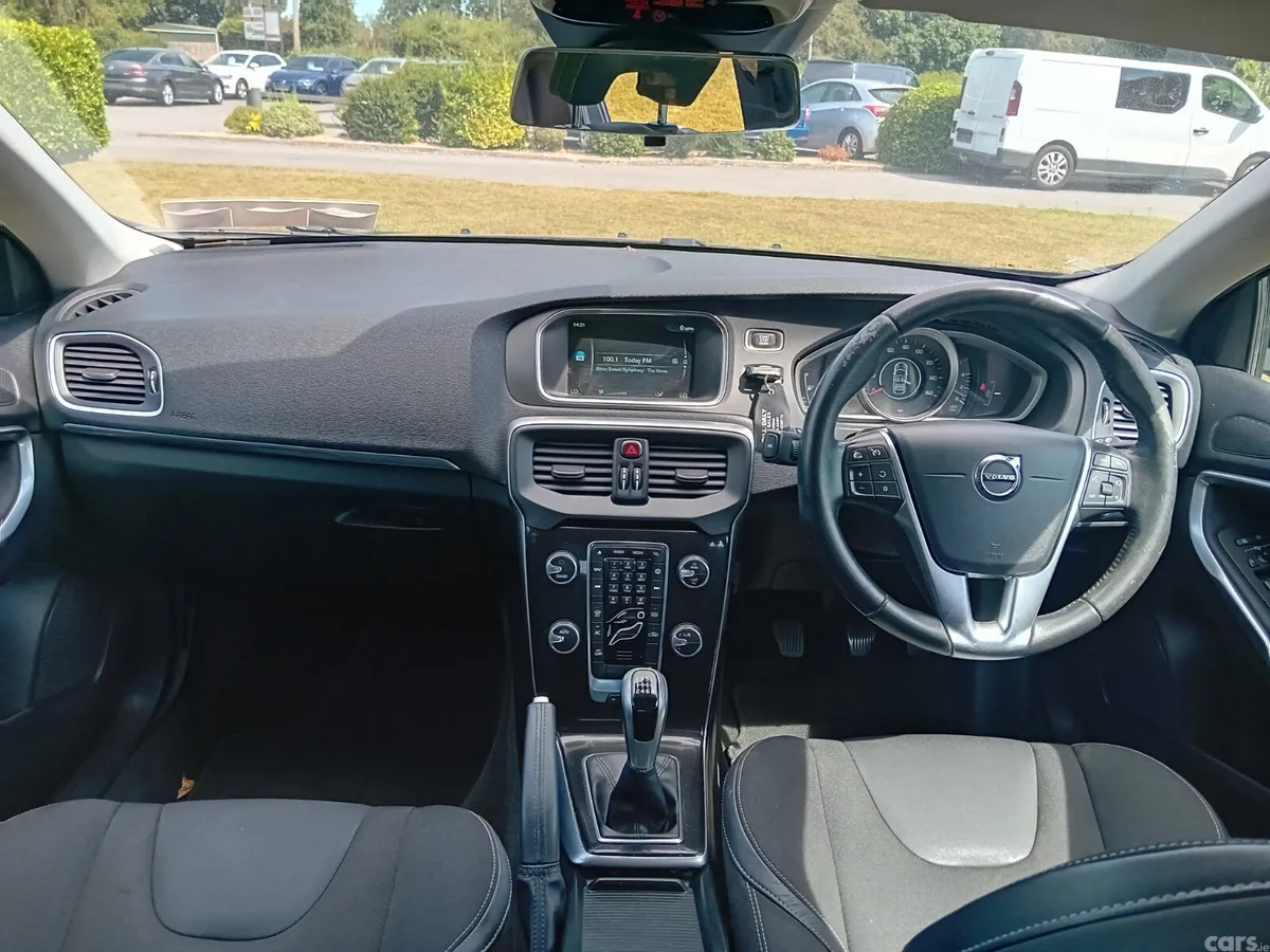 Volvo V40 Hatchback, Diesel, 2016, Black