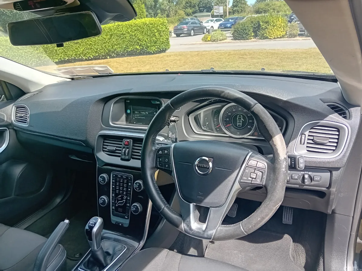 Volvo V40 Hatchback, Diesel, 2016, Black