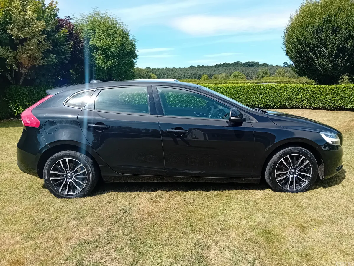 Volvo V40 Hatchback, Diesel, 2016, Black