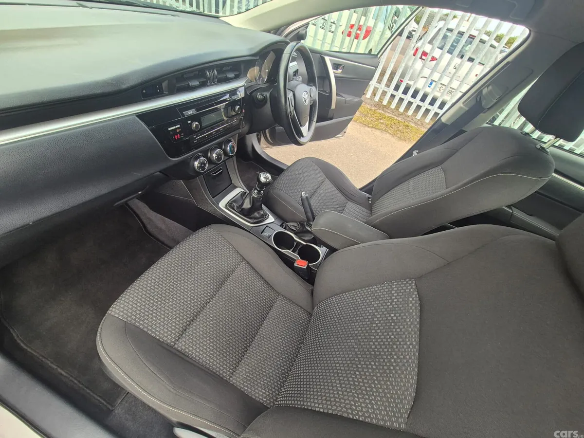 Toyota Corolla Saloon, Diesel, 2014, Grey