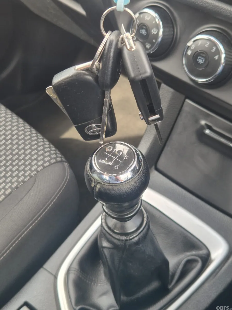 Toyota Corolla Saloon, Diesel, 2014, Grey